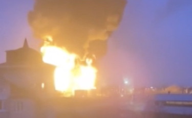 Elicotteri ucraini attaccano in territorio russo, l'esplosione devastante al deposito petrolifero