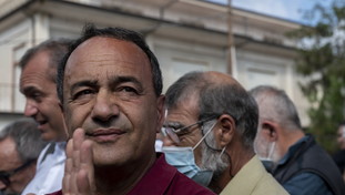 Lerner propone Lucano come commissario per i profughi. Esplode la Meloni: delirio della sinistra