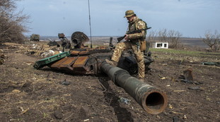 Lo scontro decisivo in Donbass, truppe russe verso Est. Poi Putin si siederà al tavolo: chi vincerà  avrà più potere