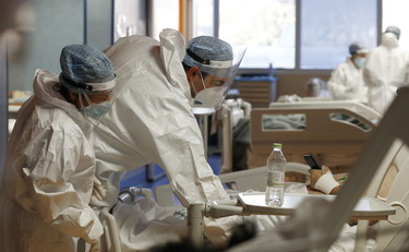 Bimbi come untori e morfina agli anziani, la tremende accuse alla Svezia sul Covid