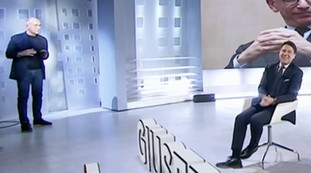 Ozpetek gela Conte: Lui è truccato, io no. La carrambata finisce malissimo VIDEO