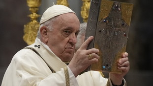 Una ucraina e una russa. La croce pesante, Papa Francesco non cede alle proteste: messaggio e avvertimento