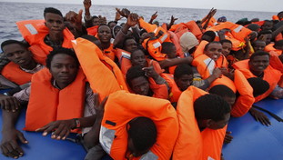 Sbarchi senza sosta, l'emergenza migranti continua a flagellare solo l'Italia. Numeri allarmanti
