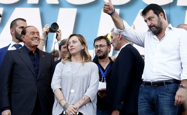 Ultima chiamata per il centrodestra. La coalizione è maggioranza nel Paese ma... Il retroscena sui leader divisi e confusi