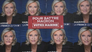 Toh, da chi arrivano le accuse a Marine... Per affondarla la giustizia a orologeria è puntualissima