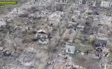 Come l'hanno rasa al suolo: l'ultima conquista dei russi nel Donbass, il video dal drone