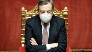 Ma Draghi è un premier davvero libero? Quelle strane decisioni sui francesi