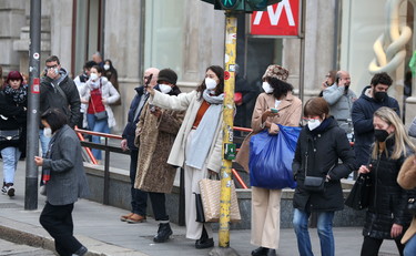 Negozi, lavoro e trasporti, dove servono green pass e mascherine. Cosa cambia oggi