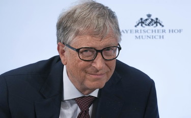 L'ultima profezia di Bill Gates: rischio di una variante killer. Poi l'imbarazzante rivelazione sull'Oms
