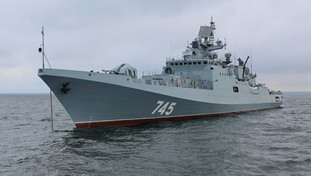 Altra beffa per la flotta russa: razzo ucraino colpisce la maxi-fregata. Divampano le fiamme