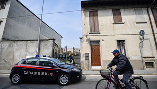 I sospetti sul figlio per le vecchie coltellate, ora la svolta: donna uccisa, fermato l'insospettabile