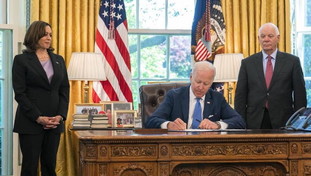 Come nel '41, legge speciale per dare nuove armi a Kiev. Il benvenuto di Biden a Draghi