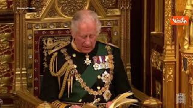 Il principe Carlo in Parlamento per il Queen's Speech, sostituisce Regina per la prima volta dal '63