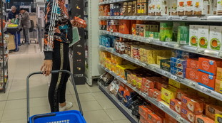 Schizza il prezzo degli alimenti, aumenti del 12,7 per cento. Quali prodotti sono più cari