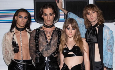 Måneskin sul palco dell'Eurovision con Supermodel