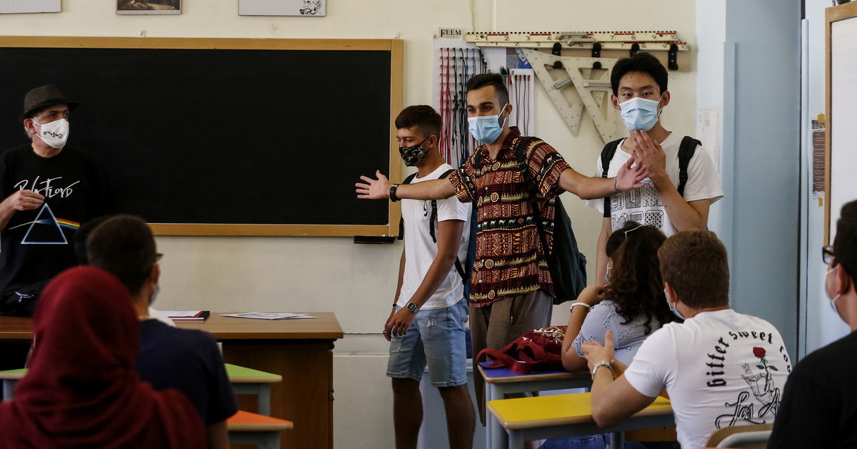 Basta con le mascherine obbligatorie a scuola. L Basta con le mascherine obbligatorie a scuola. L