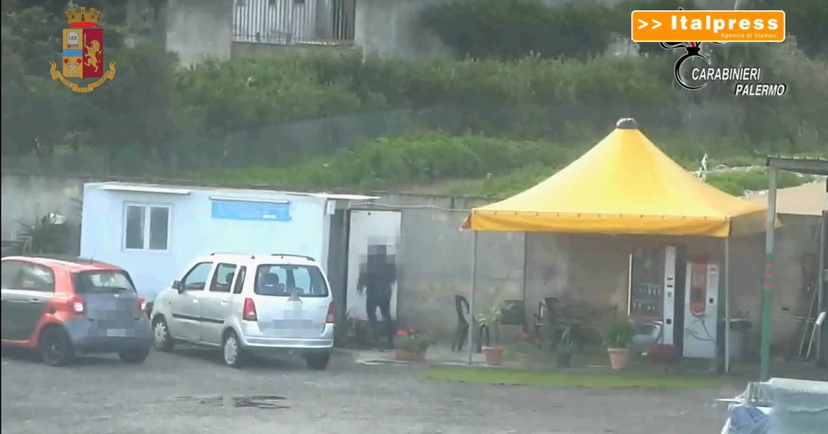 Blitz antimafia di polizia e carabinieri a Palermo, 31 arresti Blitz antimafia di polizia e carabinieri a Palermo, 31 arresti