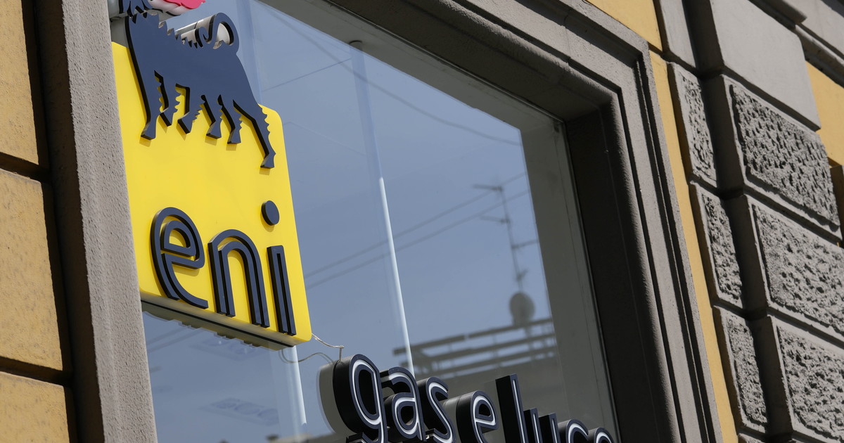 La resa di Eni: aperto il conto in rubli per il gas russo. "Ma non violiamo le sanzioni". Imbarazzo in Europa La resa di Eni: aperto il conto in rubli per il gas russo. "Ma non violiamo le sanzioni". Imbarazzo in Europa