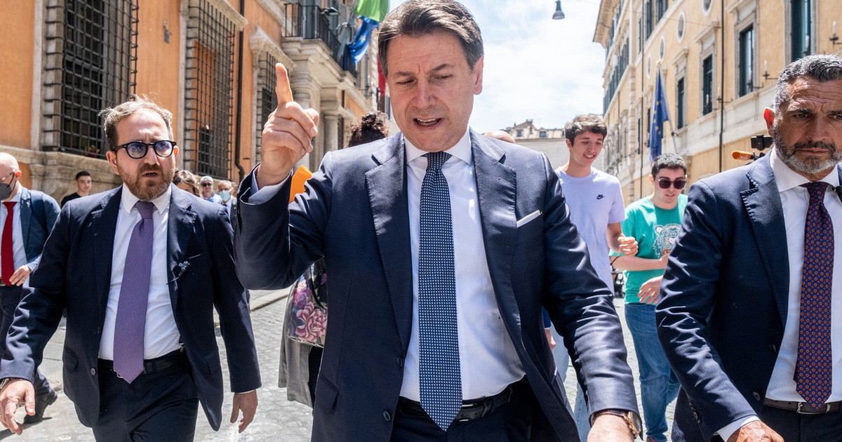 Conte sconfessa Grillo, l Conte sconfessa Grillo, l