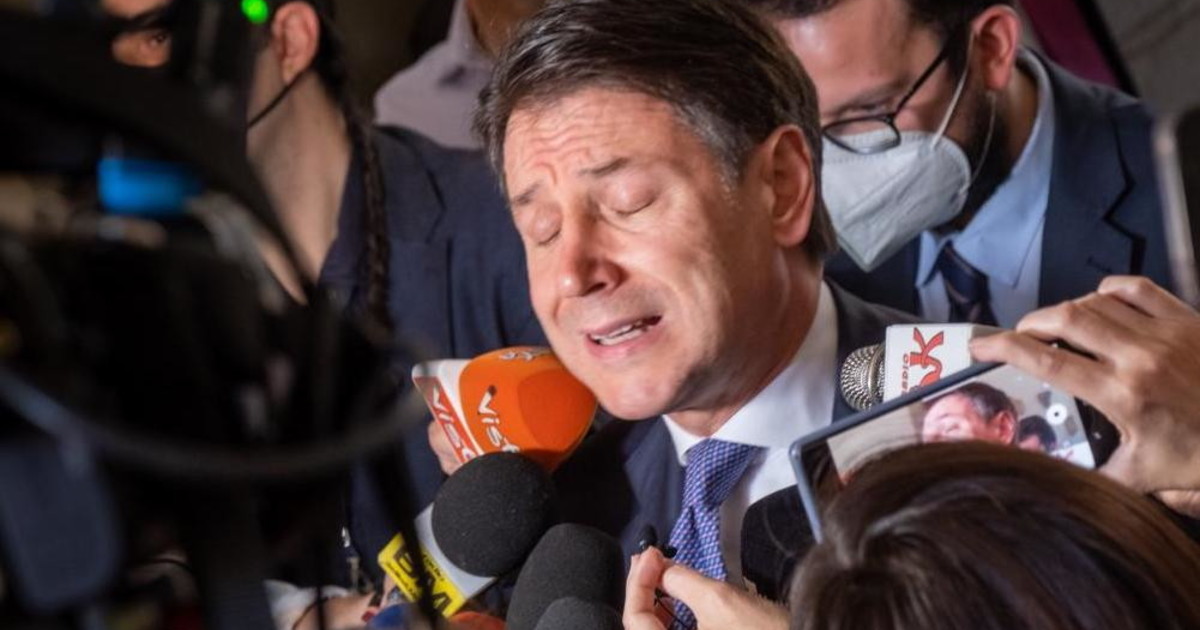 Crosetto umilia Conte e i grillini: "Craxi scalza il M5s, è la nemesi della politica" Crosetto umilia Conte e i grillini: "Craxi scalza il M5s, è la nemesi della politica"