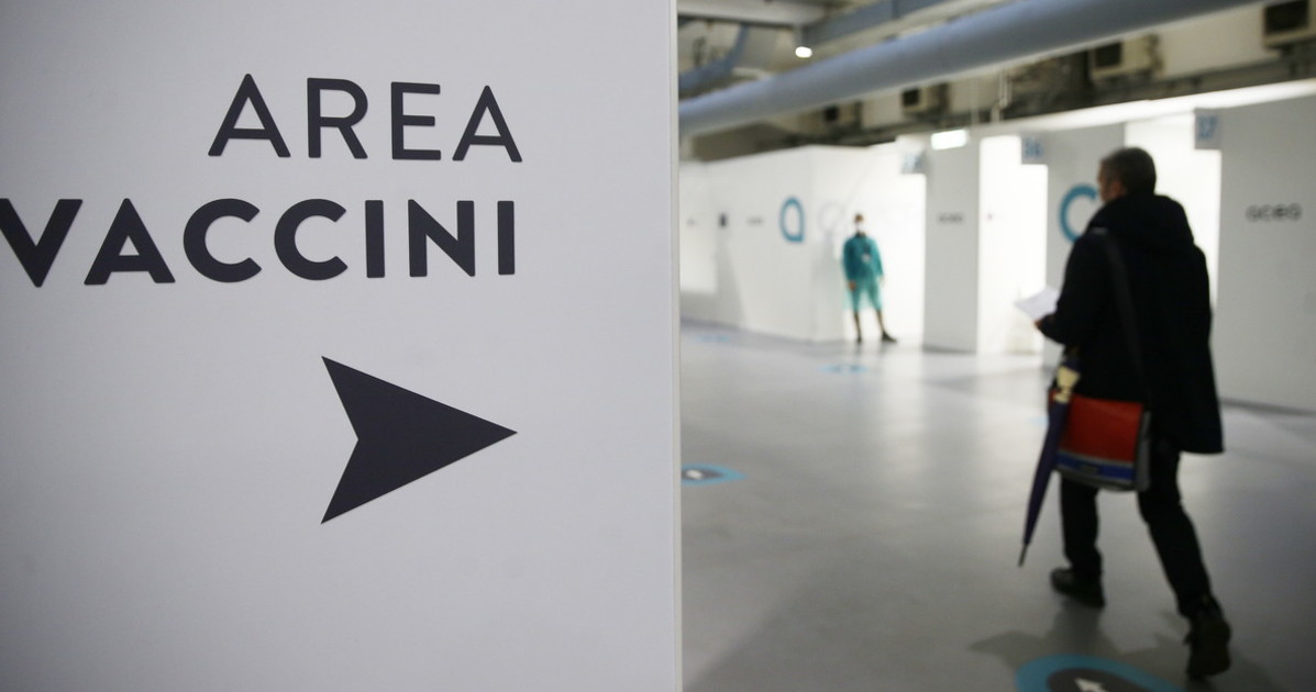 Non funziona neanche la app, niente vaccini, tamponi e visite nel Lazio Non funziona neanche la app, niente vaccini, tamponi e visite nel Lazio