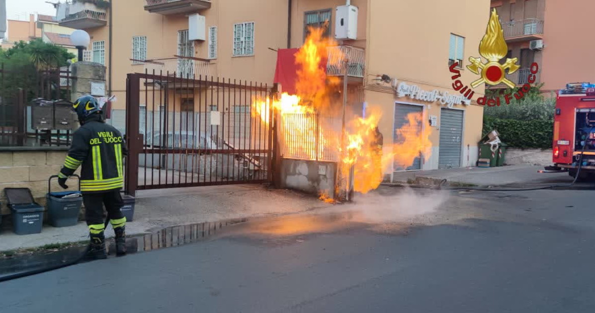 I contatori del gas esplodono a catena, tanta paura in strada I contatori del gas esplodono a catena, tanta paura in strada