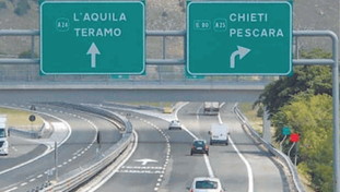 Autostrada gratis per i pendolari. L'ipotesi contro i rincari: niente pedaggio per i residenti