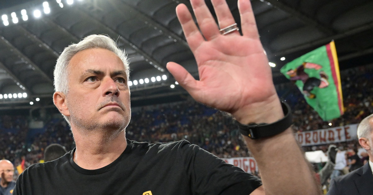 Mourinho e la ricetta per Tirana: "Dimentichiamo la storia della Roma" Mourinho e la ricetta per Tirana: "Dimentichiamo la storia della Roma"