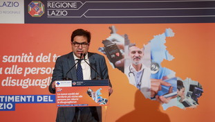 D'Amato è l'uomo da battere per il Lazio. Ma il sondaggio incorona Fratelli d'Italia