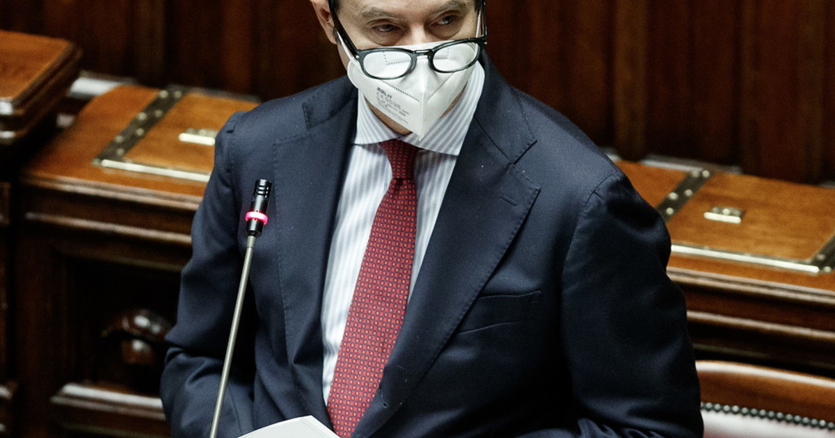 Feltri si infuria sul salario minimo: “Fonte inesauribile di imbrogli, come il reddito di cittadinanza” Feltri si infuria sul salario minimo: “Fonte inesauribile di imbrogli, come il reddito di cittadinanza”