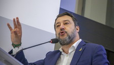 Massacro di imprese, lavoratori e famiglie: Salvini è furibondo con l'Ue e la sinistra