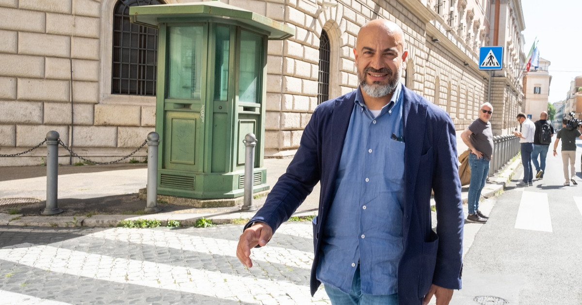 Sollevazione di Paragone: “Da Biden linguaggio inaudito, spinta verso una guerra mondiale” Sollevazione di Paragone: “Da Biden linguaggio inaudito, spinta verso una guerra mondiale”