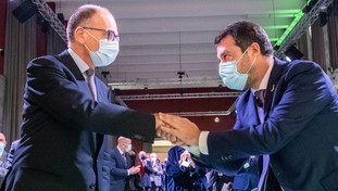 “Vivono su Marte”. Nervi tesi per Letta, che arriva a minacciare Salvini: maggioranza a pezzi