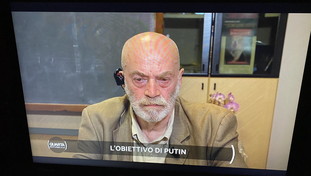 Toni Capuozzo non apprezza la posizione dell'Italia: “O dai le armi o fai il negoziatore”