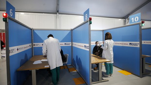 “Preparate le dosi di vaccino”. Ci risiamo? Il vaiolo delle scimmie allarma l'Europa