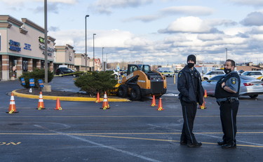 Ragazzo fa una strage in una scuola elementare. Morti bambini e un insegnante. Poi viene ucciso