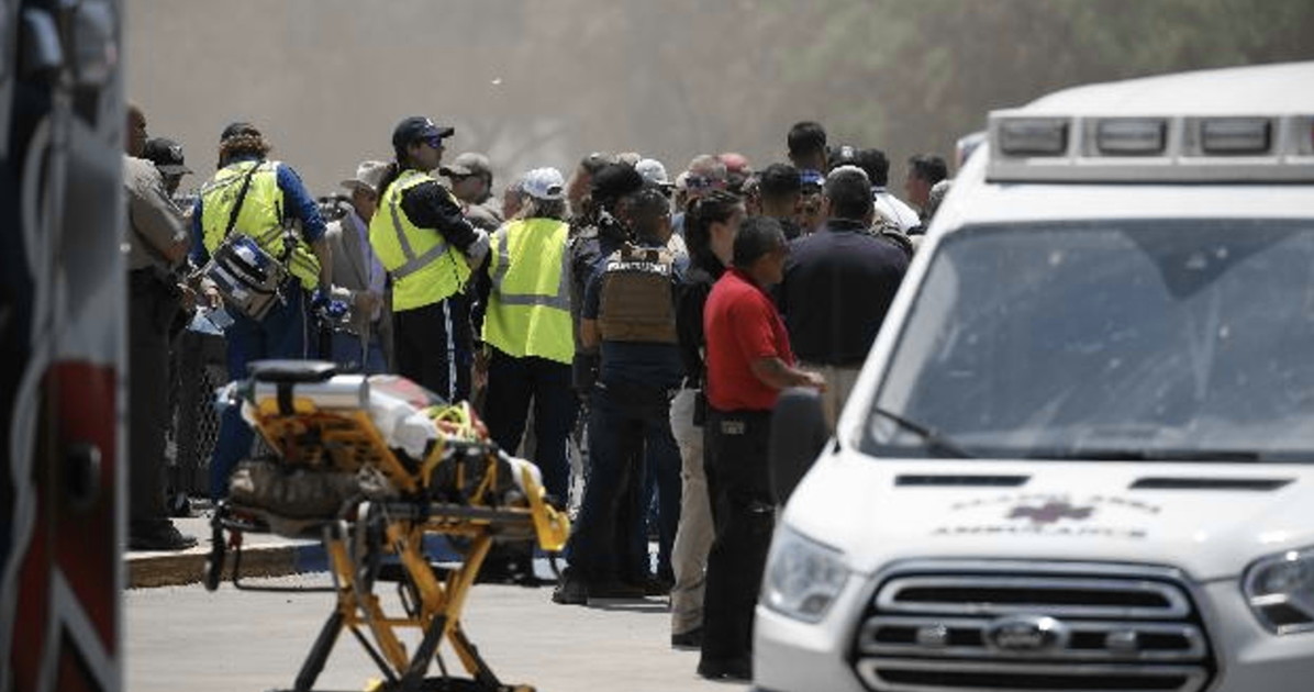 Strage a scuola. Ragazzo di 18 anni uccide 19 bambini e 2 adulti. Peggio di Columbine. Lo sfogo di Biden contro le armi Strage a scuola. Ragazzo di 18 anni uccide 19 bambini e 2 adulti. Peggio di Columbine. Lo sfogo di Biden contro le armi