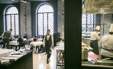 Assumiamo dall'Africa. Reddito di cittadinanza, l'urlo degli albergatori senza pesonale