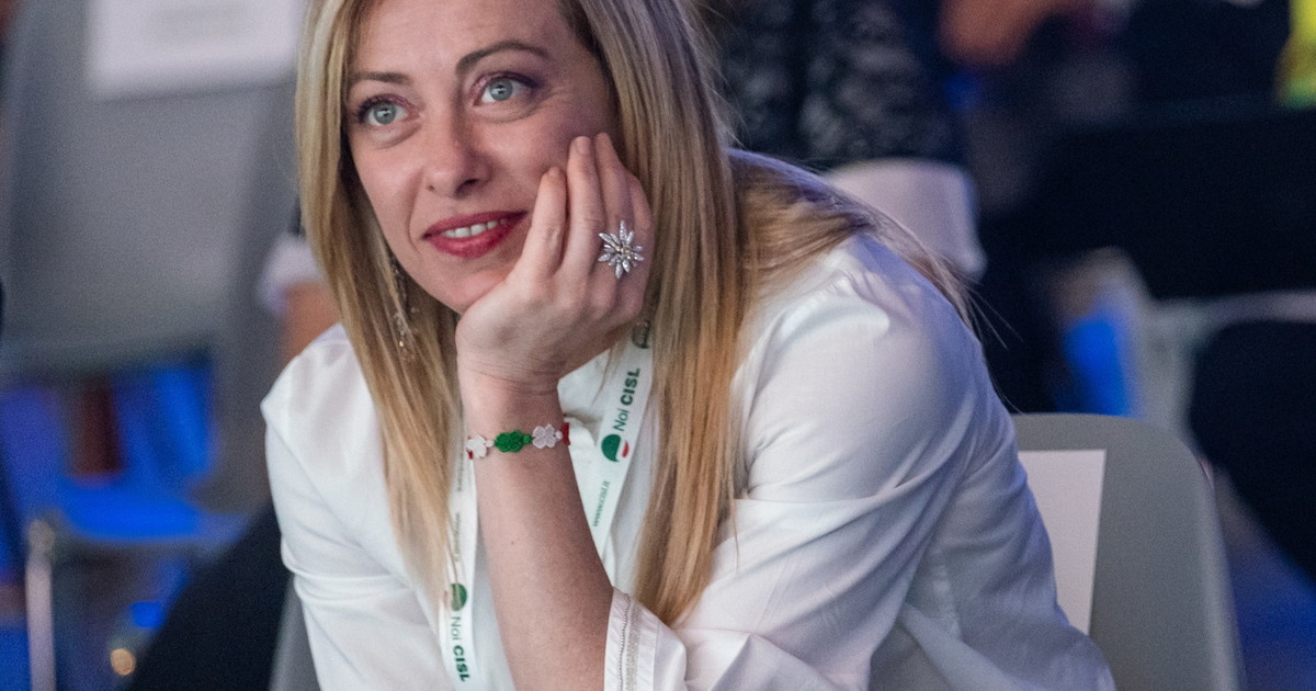 Meloni asfalta il governo: “La priorità è il catasto mentre tasse e rincari divorano i risparmi” Meloni asfalta il governo: “La priorità è il catasto mentre tasse e rincari divorano i risparmi”