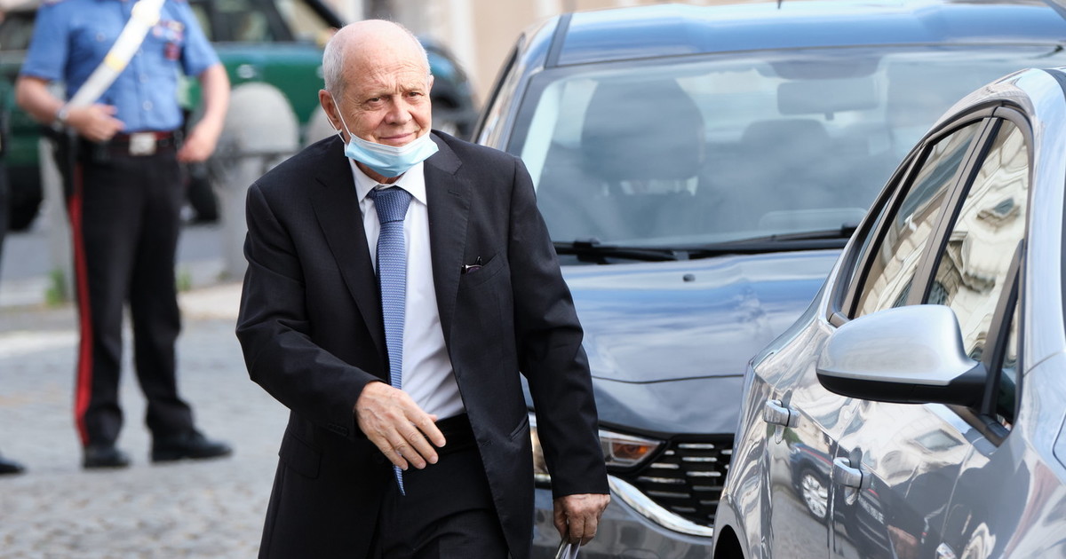 La rivincita del Cnel, simbolo degli sprechi. L La rivincita del Cnel, simbolo degli sprechi. L