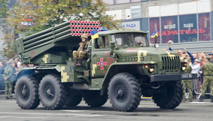 Lanciarazzi a lungo raggio all'Ucraina: gli Usa vogliono annientare la Russia