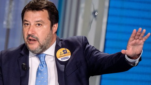 Salvini alla carica sul reddito di cittadinanza: “Soldi rubati da chi non fa una mazza”
