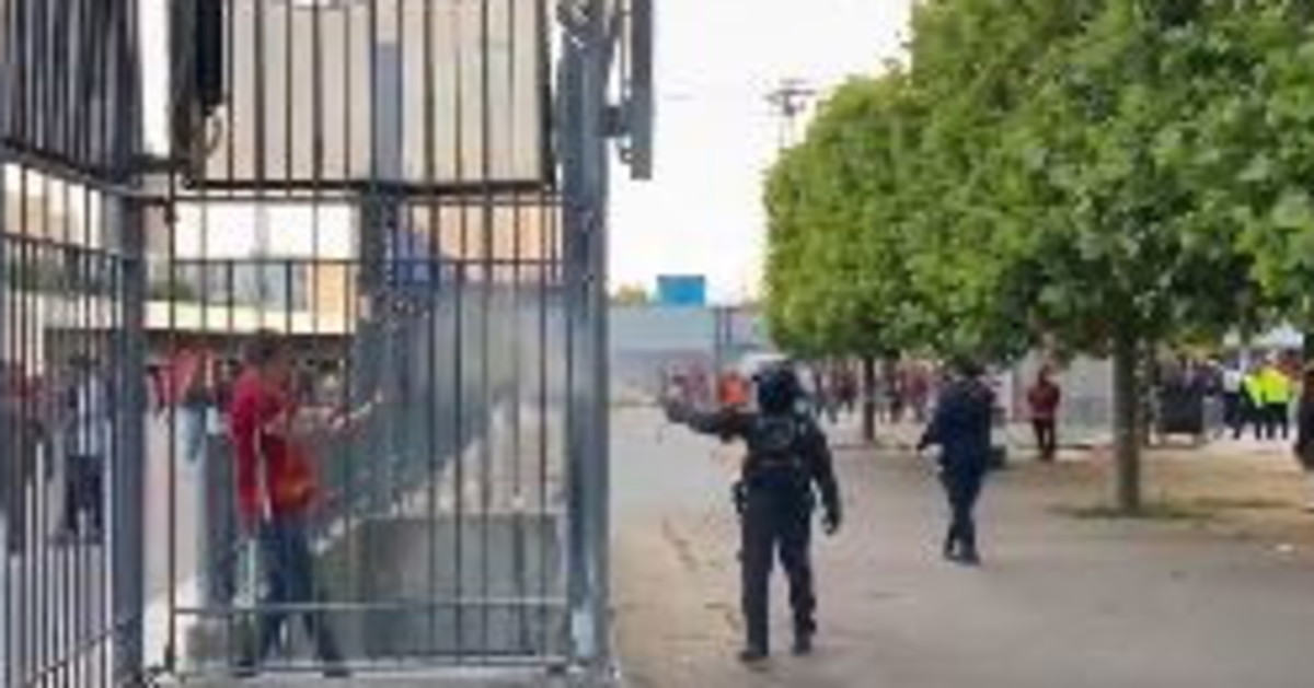 Spray sui tifosi del Liverpool, la finale di Champions diventa un caso. E sui social scoppia la polemica Spray sui tifosi del Liverpool, la finale di Champions diventa un caso. E sui social scoppia la polemica