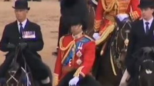 Giallo sul principe William a cavallo, che succede durante le prove del Giubileo di Elisabetta