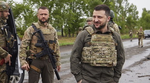 Torturati e giustiziati in piazza, lo sfregio dei russi nella città di Zelensky