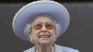 Malessere per la Regina Elisabetta. Perché non partecipa alla messa