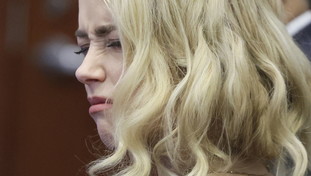 Altri guai per Amber Heard: dopo la condanna non può pagare il risarcimento a Johnny Depp