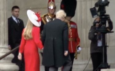 Seppelliti dai fischi, Boris Johnson e la moglie nel mirino al Giubileo della Regina