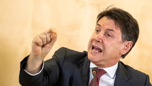 Altri guai dai sondaggi per Conte: doccia gelata sul reddito di cittadinanza