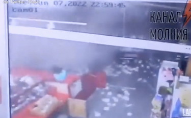 Ucraina, panico a Kharkiv: il missile russo piomba sul supermercato